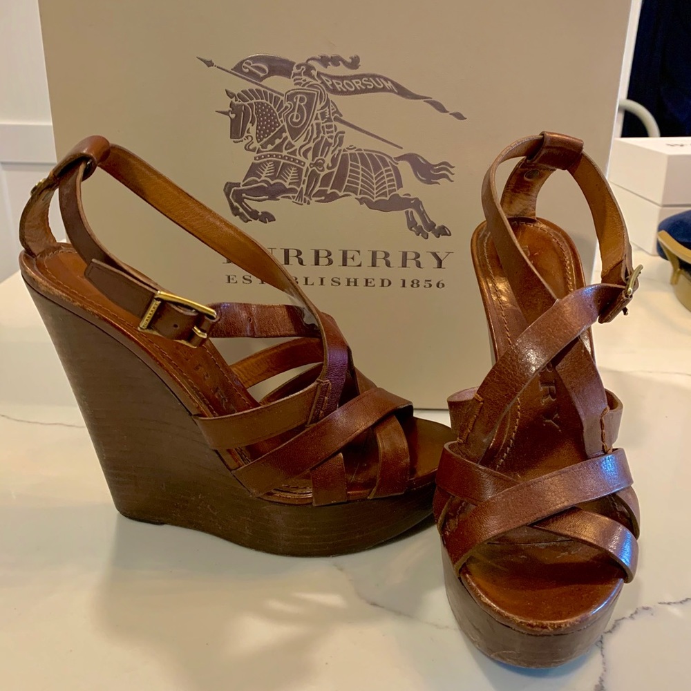 BURBERRY gorgeous leather wedges!